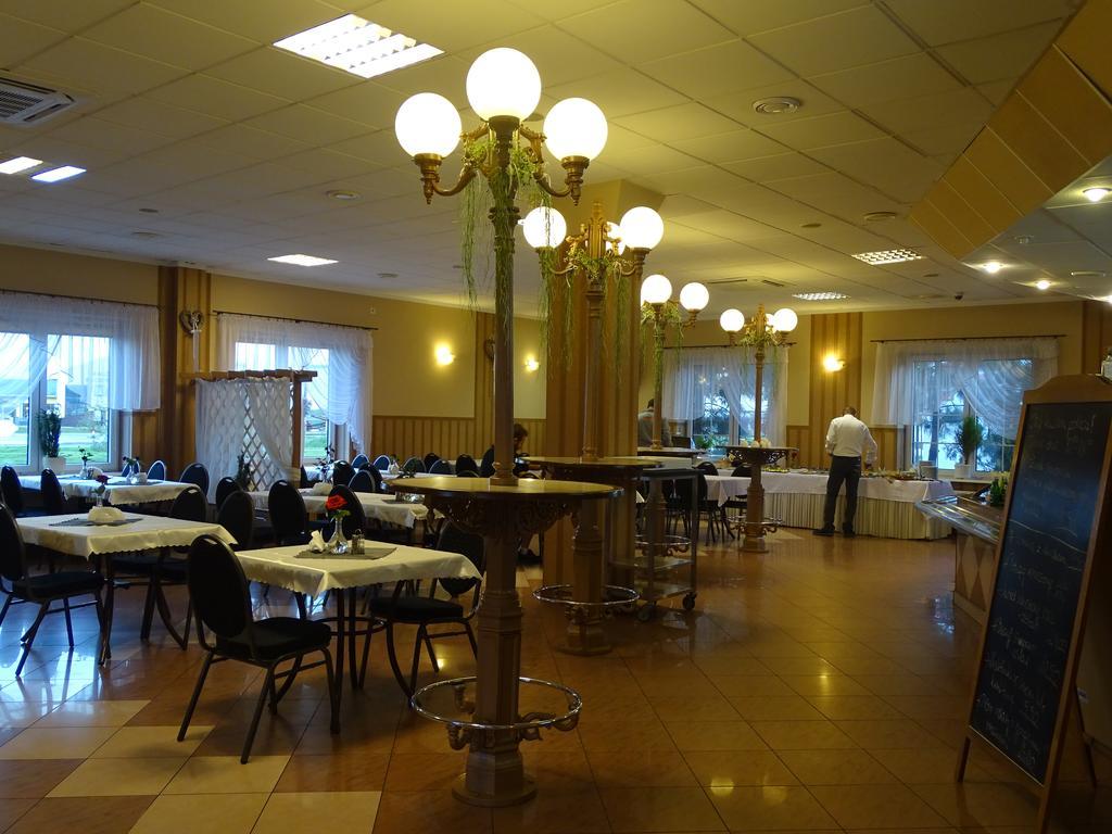 Motel 2000 Steszew Exterior photo