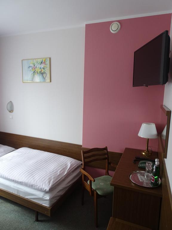 Motel 2000 Steszew Exterior photo