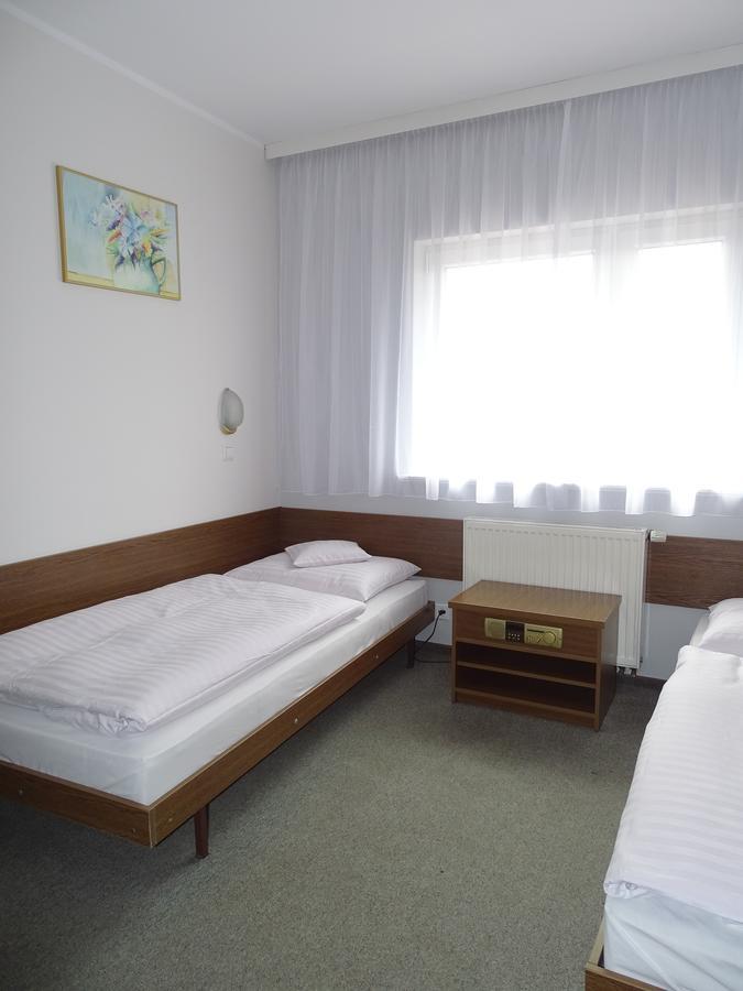 Motel 2000 Steszew Exterior photo